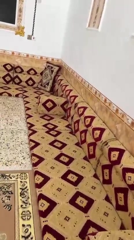 السلام عليكم خواني يوجد جلسه عربيه للبيع سعره 175وبيه مجال ***********

