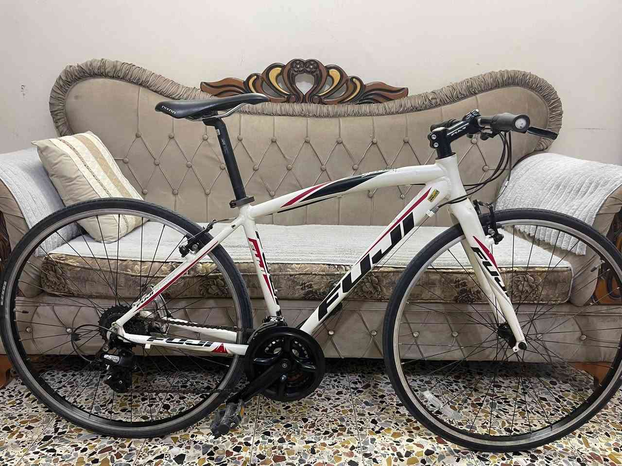 السلام عليكم 
فوجي 

نظيف جداً 

باله غير مستخدم بالعراق 

C700

44

خفيف الوزن 

السعر 275وبي مجال


**إذا كنت صاحب هذا الإعلان وتريد حذفه لأي سبب، رجاءا أرسل رسالة إلى الدعم الفني**