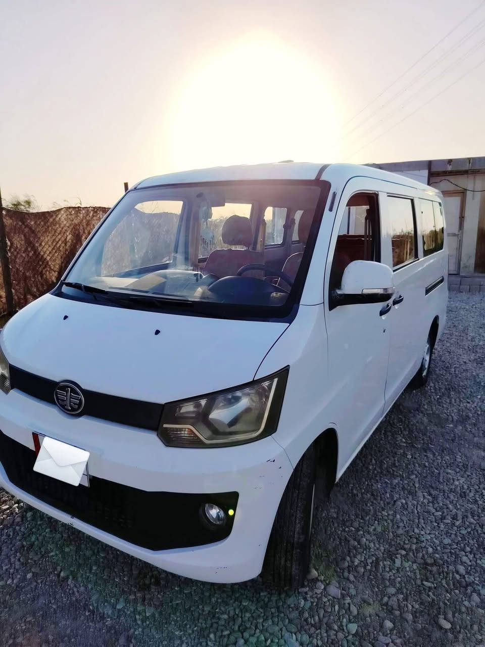 السلام عليكم ورحمه الله
 للبيع فاو خشفه V80L 2015 
10 راكب 

السياره حره رقم بغداد اجره ممشى 36 الف 
كير ومكينه مكفوله على السحك

وحداديه نظيفه وتخم تاير جواها جديد اصفرلك هيئه وضريبه شرط التحويل كهربائيات كلها شغاله وتدفئه وتبريد 
وغرفه نظيفه مرتبه ومغلفه ومدامه 

السعر 52 ورقه 

مكان السياره : البصره- قضاء الهوير 
للتواصل اتصال +واتساب  : ***********
