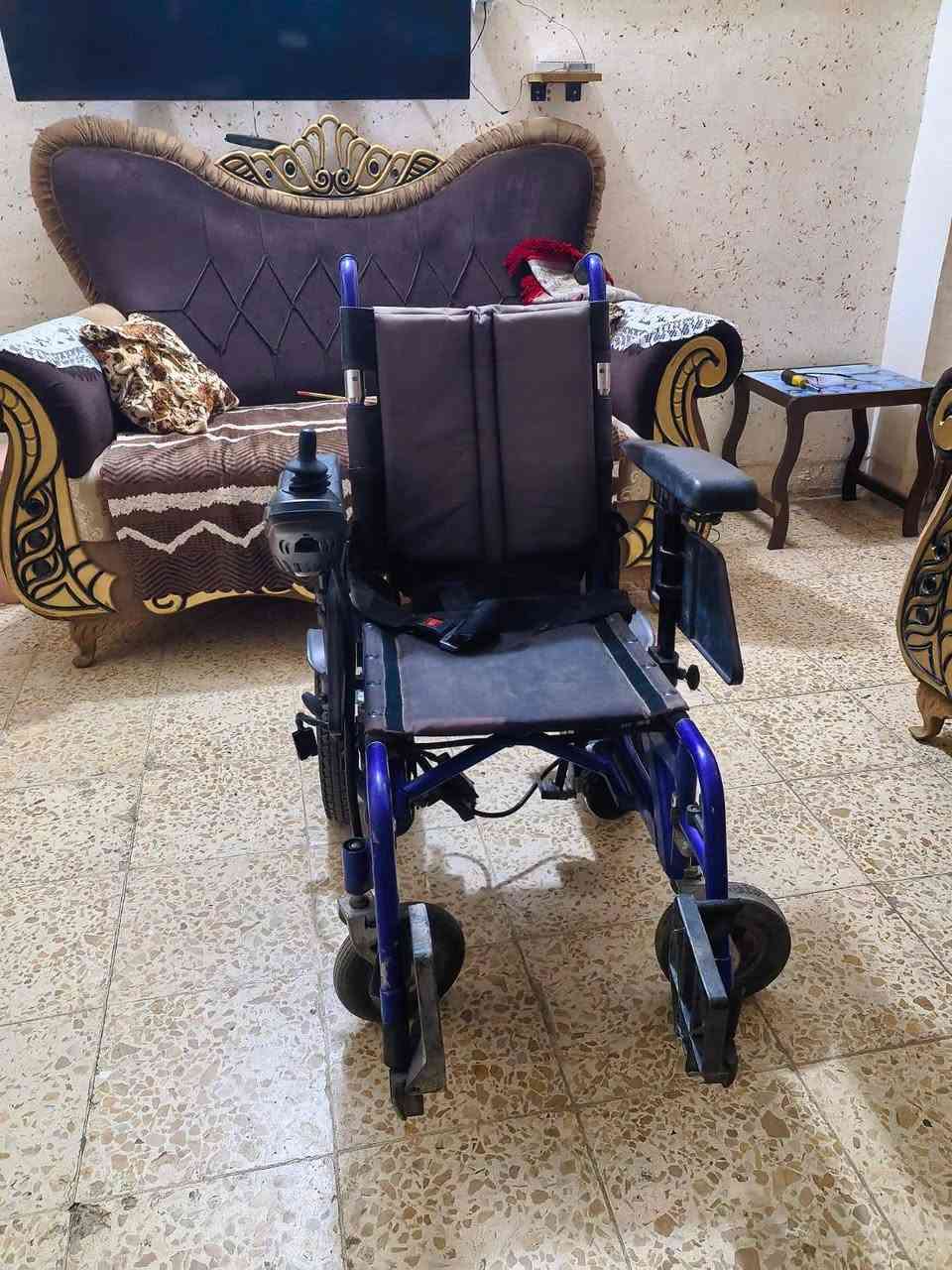 كرسي الماني يحمل وزن ثقيل وزنه خفيف يطبك للستفسار اكثر ***********وات ساب
