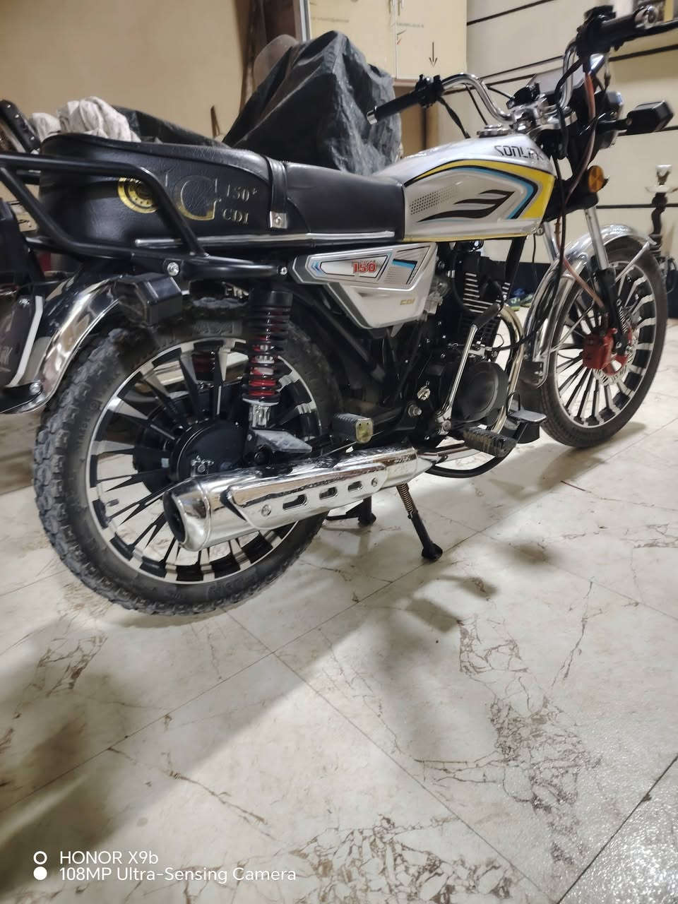 سلام عليكم دراجة سيفان لبيع مديل  2025 دراجة نضيفة بس دشبولهة طافي فقط سعر الدراجة  800 الرقم *********** متواجد عل واتساب العنوان ديالى قريت الحويش
