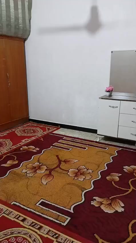 سلام عليكم بيت البيع ١٠٠ متر مربع
البيت بحي صدر الثالث والبيت عالي عن الشارع بلكوفه 
غرفه وصاله ومطبخ وستقبال وحمامين ومكشوفه 
السعر ٣٠ وبي مجال 
***********
***********
