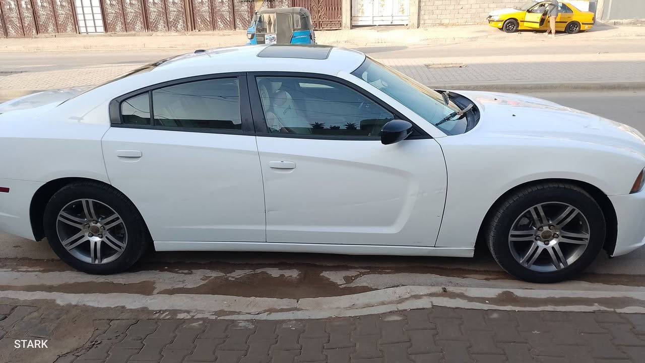 سيار جارج موديل 2013وارد خليجي 
السياره حادثها بنيد وجاملغ
العنوان بغداد المحمودية 

ماشيه 49 الف 

السعر 160 وبيها مجال 

الرقم:  *********** موجود وتساب
