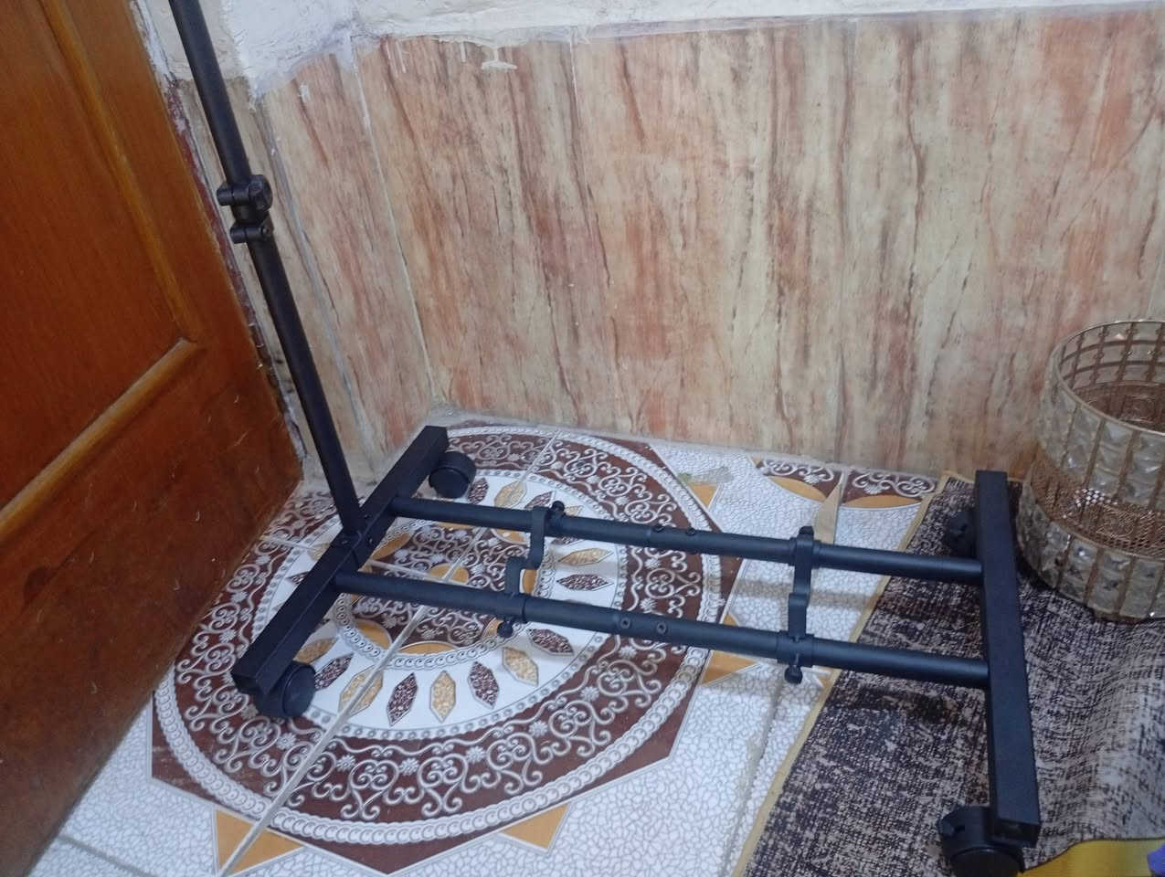 ستان بايسكل حديد قطعه مرتبع وحلوه فقط ب15 على اول تم واتساب ***********
