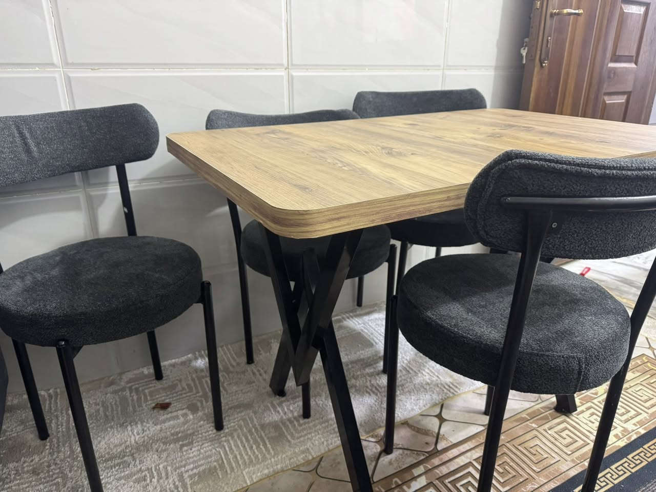 مرحبا  
عندي هاي الغراض للبيع بسعر مناسب 
السرير مستخدم ٦ اشهر بعده جديد 
وميز التلفزيون طول متر و٨٠ مودرن ويا رف ديكور بعده بجيسه ممعلكته 
ميز طعام كبير ع صاله جديد اليوم نصبناه بس موالم صالتي 
رجاءا الغراض جديده لتكسرون بسعرهن 
اللي يحب يتفضل يراسلني ويدلل💜


**إذا كنت صاحب هذا الإعلان وتريد حذفه لأي سبب، رجاءا أرسل رسالة إلى الدعم الفني**