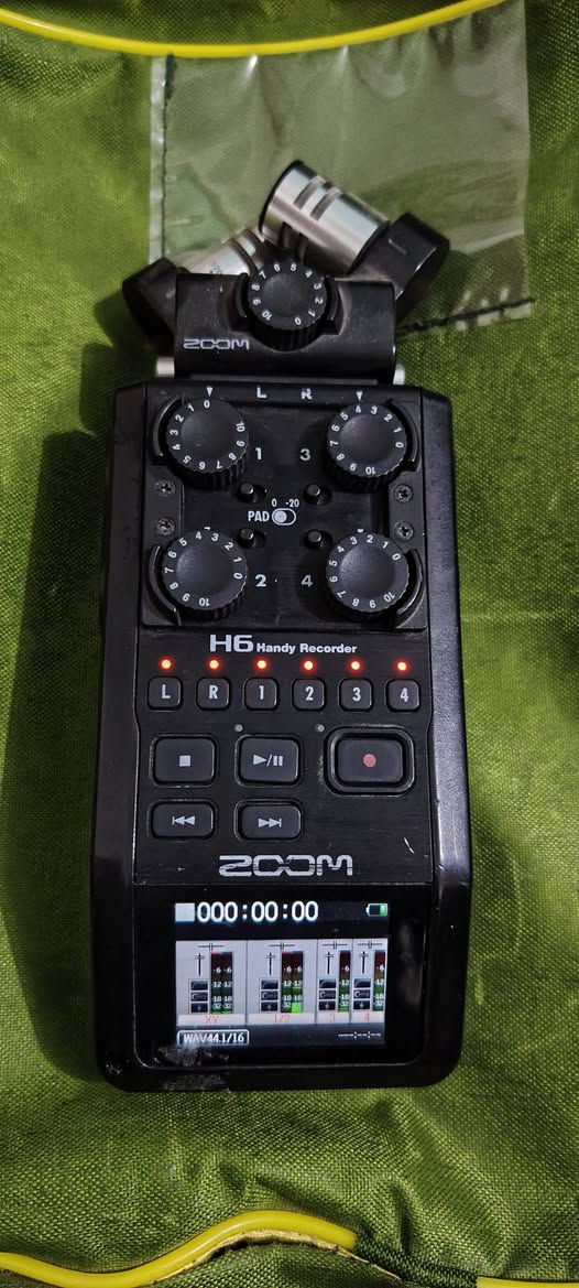 السلام عليكم
زوم صوت 6  للبيع بيه عطل 
3 نوافذ عاطلات او منفذ واحد يشتغل 
فجة وكفاا اعتقد صار  بيهاا طبك رايده #80 الف الي يريد يتواصل👇👇او على المازنجر  *********** || ***********
