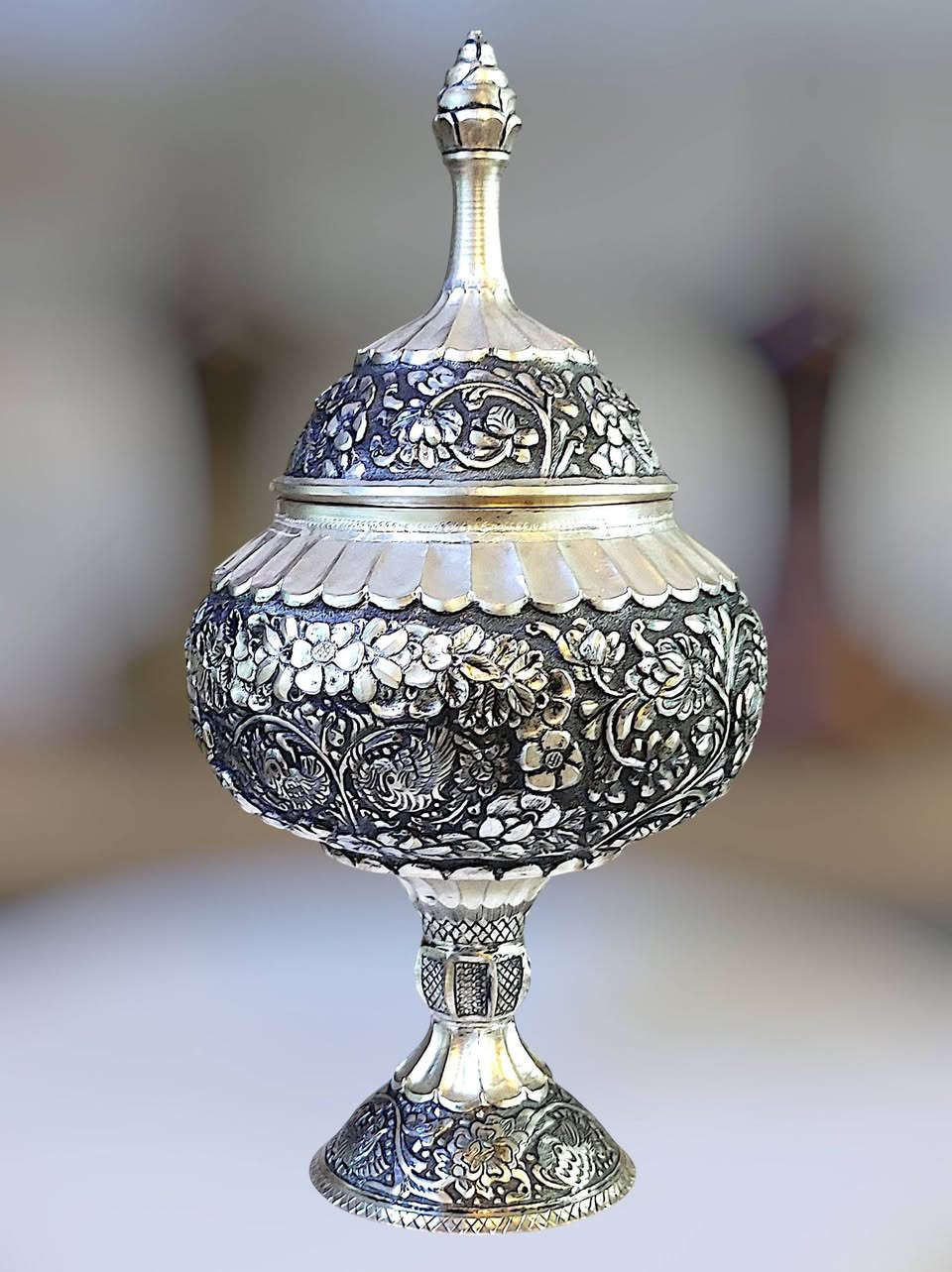 للبيع.
شكردان نحاسي مطلي فضه عالي مختوم عمل الصانع عمل اصفهان ارتفاع 27 سم اكتب تم يوصلك السعر


**إذا كنت صاحب هذا الإعلان وتريد حذفه لأي سبب، رجاءا أرسل رسالة إلى الدعم الفني**