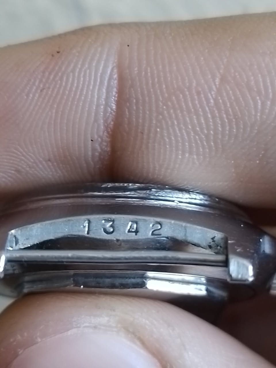 سلام عليكم للبيع ساعة وست اند انتاج (1940) ساعة قديمة شغالة وقت مضبوط جميلة جدا سعر ١٠٠ الف بيها مجال بسيط للشراي [ملاحظة:سير مستبدل] واتساب 
***********.
