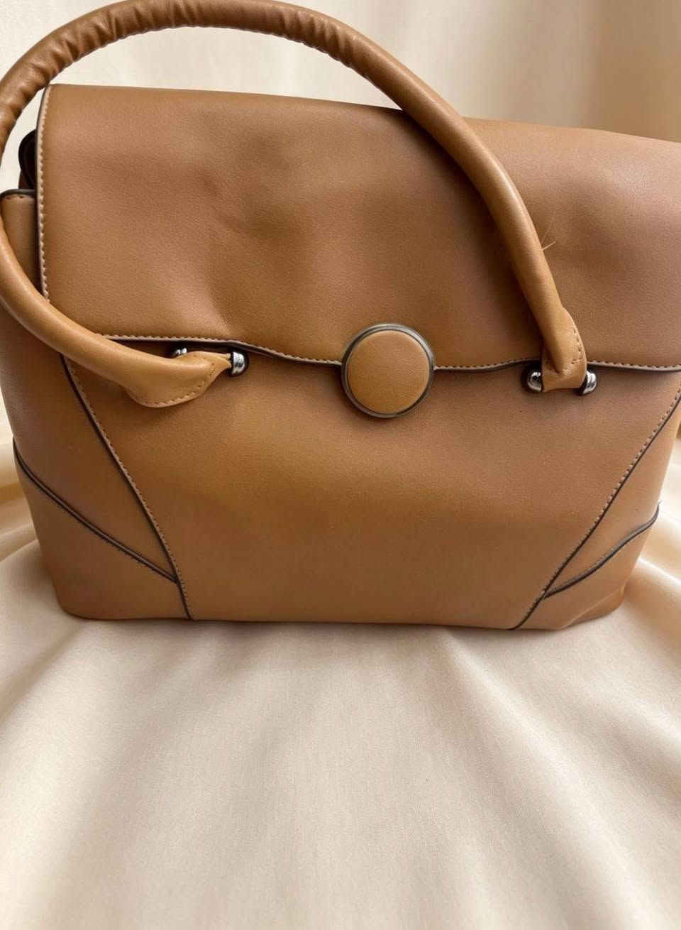 جنط نسائية أنيقة وموديلات تجنن 🌸
سعر مناسب وجودة حلوة ✨
للطلب والاستفسار خاص 📩اوعلى الرقم٦٨٢٧٢٠١ ٠٧٧٧


**إذا كنت صاحب هذا الإعلان وتريد حذفه لأي سبب، رجاءا أرسل رسالة إلى الدعم الفني**