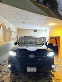 لاندكروز 24 بلاك ادشن ساس اصل ماشية 15 الف مكفوله وبعدها بالضمان  السع...