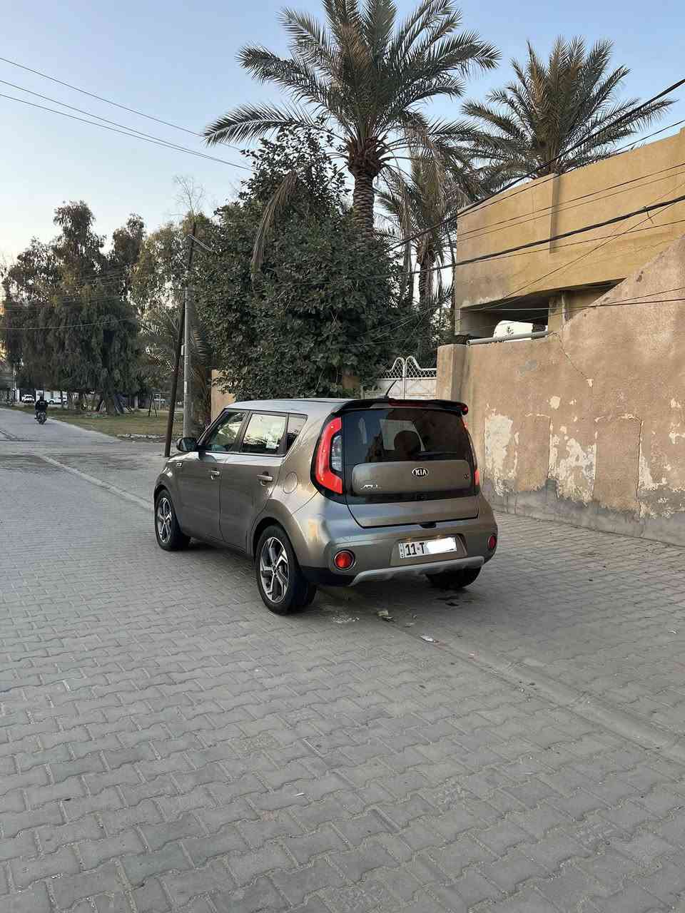 سلام عليكم كيا صول مديل 2019امريكي حادثه جاملغ وبنيد بدون داخل وباقي مكفول وسونار موجود. نص فول تحكم ستيرن ثلاث انضمه قياده داخل جلد مشمشي كامره شاشه جبيره كشافات ويلكب كروم  تبريد بيانو وبعد معروفه مواصفات باقيه مكينه2000مكينه وكير وتبريد وحداديه وتخم تاير كله مكفول رقم بغداد دولي بسمي سنويه جديده. وسياره مال جناي وجديده كلش ماشيه 70..السعر128وبيه مجال قليل كلش مكان السياره كربلاء الاستفسار ***********
