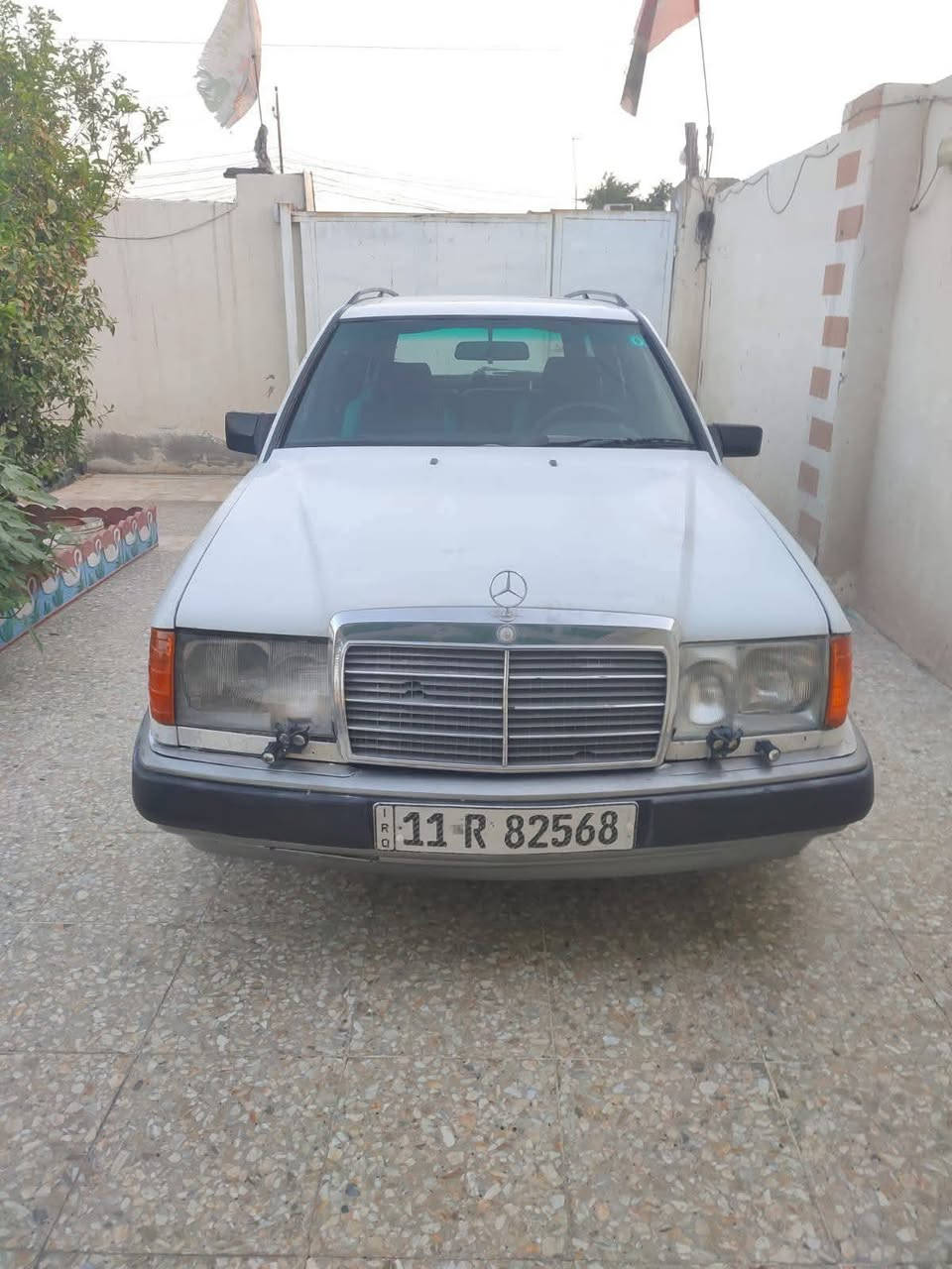 ياالله يامحمد ياعلي
السلام عليكم ورحمه الله وبركاته 

للبيع مرسيدس 

نوع دب استيشن

موديل 1988

رقم بغداد بسمي 

محرك وكير محور بطه 

حداديه جديده 

صندوق شفط

سياره جاهزه من كلشي خير من الله 
مكان السياره بغداد 

سعر أتصل وتدلل

رقم الهاتف ***********
