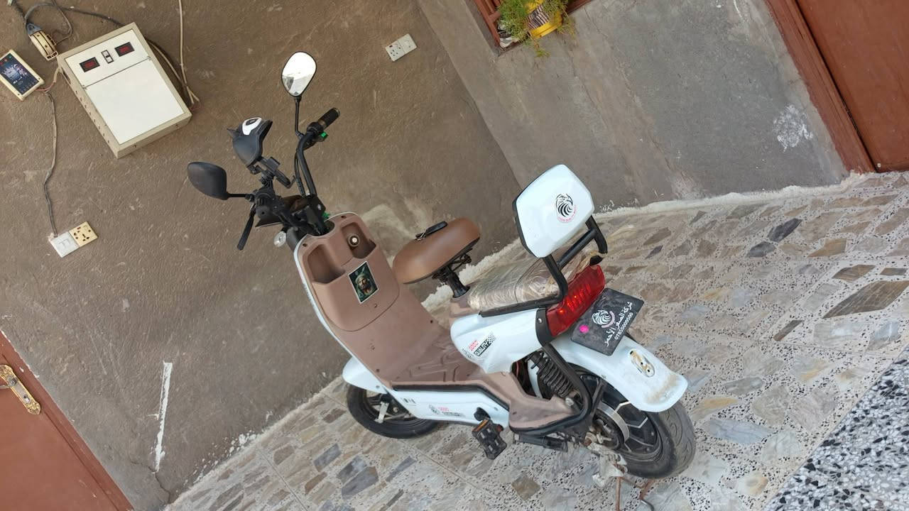 السلام عليكم دراجه شحن لبيع سعر 375وبيه مجال دراجه تشتغل كرت و بصمه و سويج دراجه مكفوله و مابيها عطل رقم ***********
