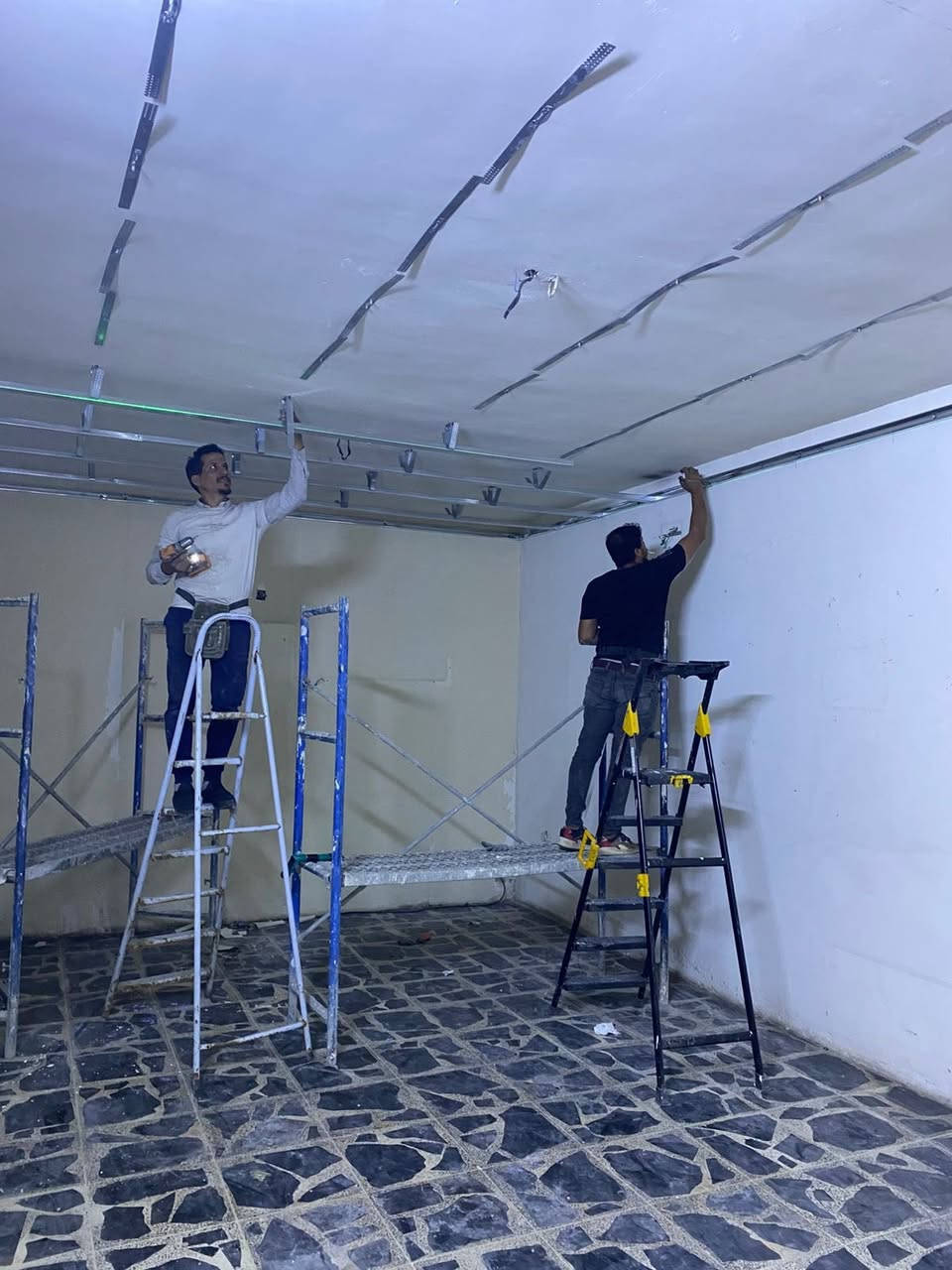 تاسيس ماء تاسيس مجاري تاسيس كهرباء
عمل سيراميك حدادةعامة عمل ديكور داخلي وخارجي تفليش ترميم عمل سبالت فتح نصب كامرات تنضيف وشد ترميم حمامات ترميم بيًوت عمل درجة اولا كلشي تحتاج خابر ولا تحتار
احمد روسي ***********
محمد ***********
