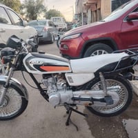 للبيع 4 كير لوك كل عيب مابي سعره 300وبي مجال الشراي يتصل 07706000164