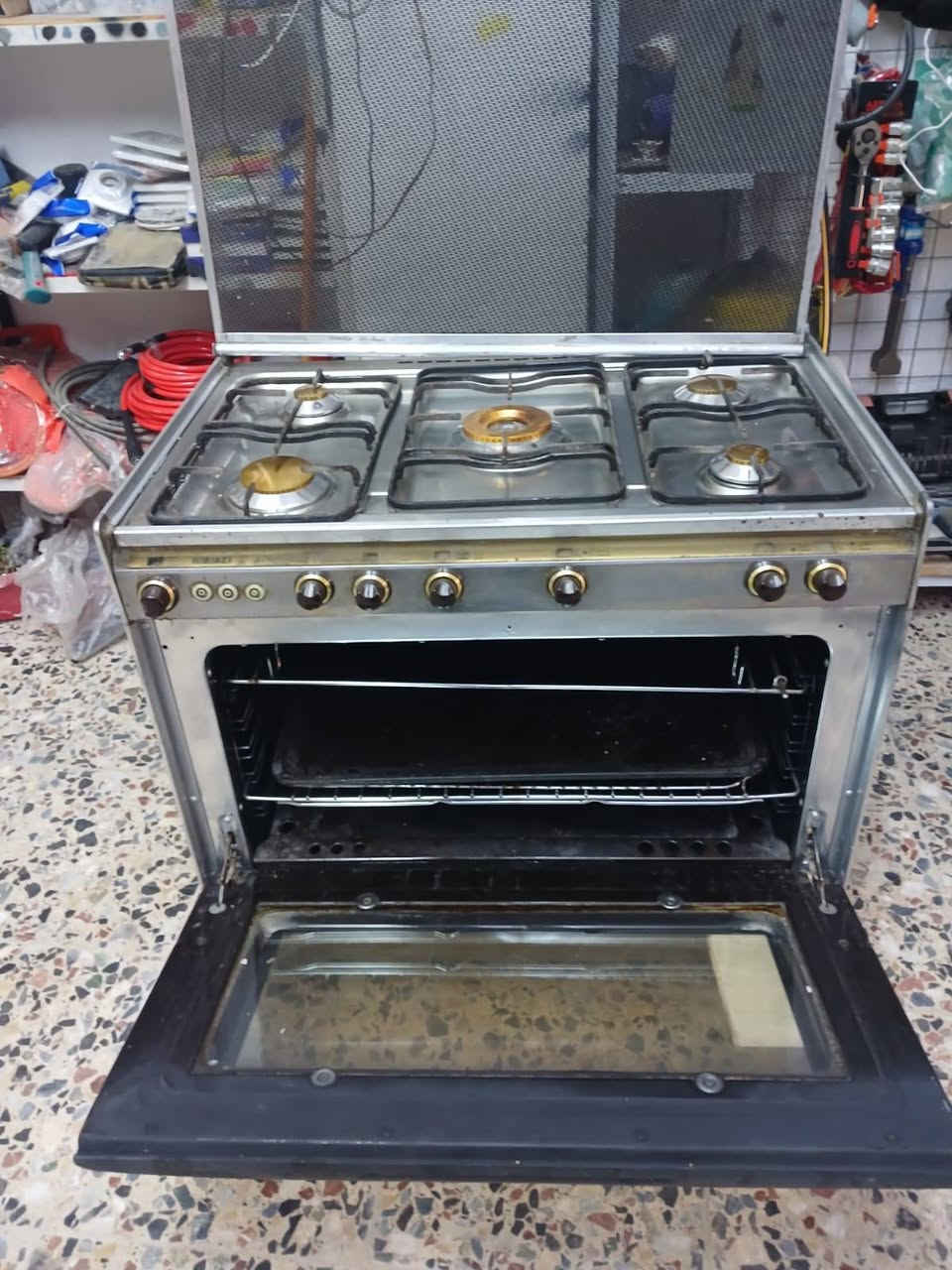 كريازي باب الاول
الداخل منضومه جديده شغال ع الفحص 
شهداء العبيدي الثالثه السعر ٢٥٠ بيه مجال قليل
***********
