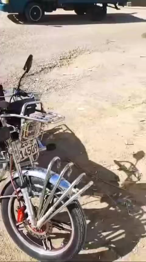 السلام عليكم

محل صالون حلاقه للبيع مع كافه الغراض الموجوده بي
مساحه  المحل(5* 3 )مكان المحل الساحل الايسر قريه السفينه محلات ابو مصطفى،،السعر 8ملايين ونص الشراي يتصل 
***********
***********
