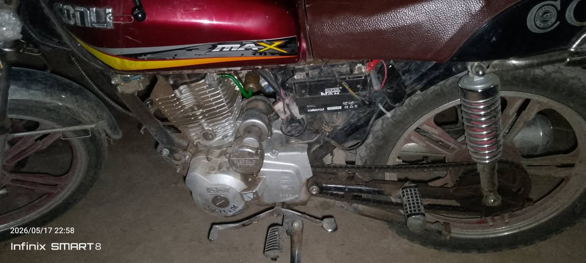 ***********
دراجه للبيع سونك 23 محرك مفتوح مبدل ولفات وباقي بي صوت فيلس كهربائياات نص يشتغل نص لا باتري نص عمر طعجه ويل امامي ويل خلفي الامامي بسيطه والوره هم خفيفه قيم لاتكسر وبالعافيه عليك
