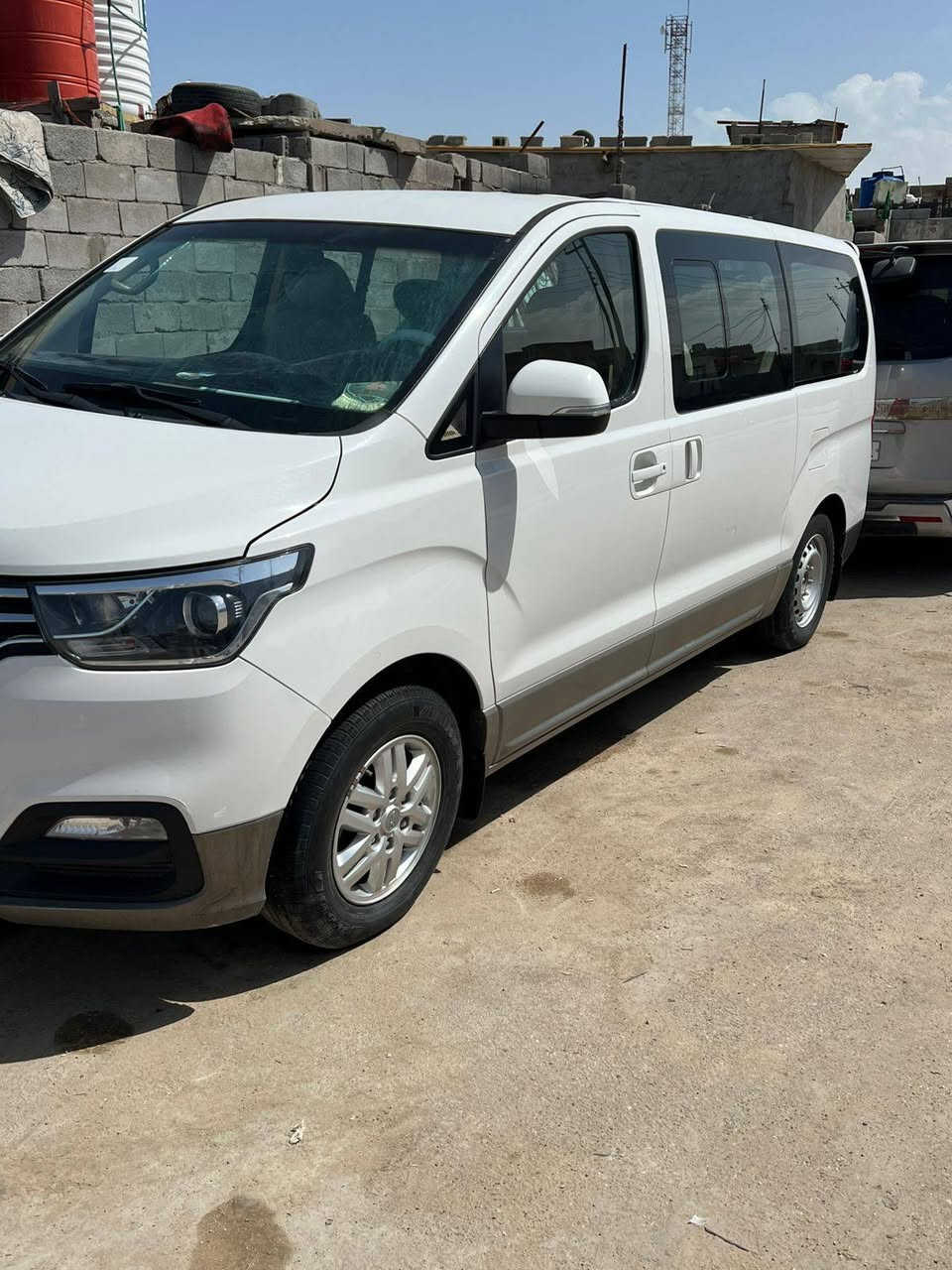 السلام عليكم سياره للبيع ستاركس موديل 21 رقم اربيل السعر 240وبيه مجال حق الجيه العنوان بصره ***********
