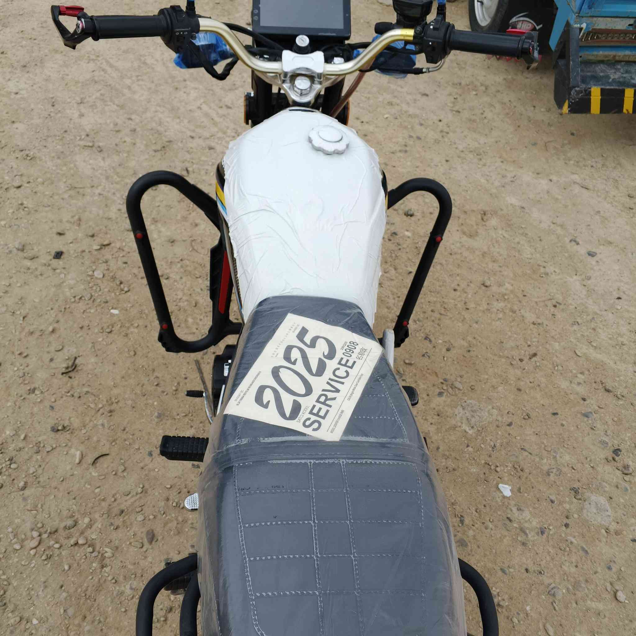 دراجه سولنك 25 محرك 200cc دراجه حيل نضيفه مثل ما واضح بلصوره بصمات 2 سويجات 2  عله وضع شركه وياه منفيس  فقط سعر 950 / ***********‬‏
