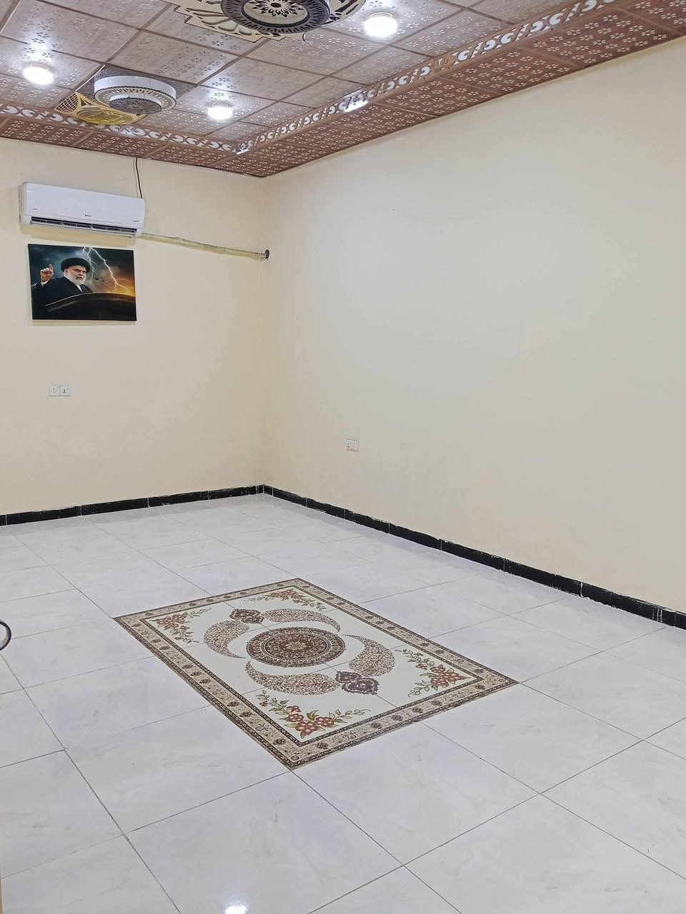 أسعد ألله أوقاتكم بكل خير 
اللاستفسار ***********
توفر دار سكن لبيع
ألمساحه 200 م 

 شارع  9م
جميع الخدمات متوفره
مدارس قريبه عليك + ماء + كهرباء 
محتويات البيت
كراج 
دوانيه 
صاله
مطبخ
غرف منام عدد2
صحيات
سكف سندويج
نوع العقار : طابو ملك صرف زراعي

العنوان : أبي الخصيب طريق الوصطي مقابيل مدارس طيور الخصيب الاهليه تبعد عن طريق الوصطي 100 م

سعر 47 وبي مجال
اللاستفسار ***********
