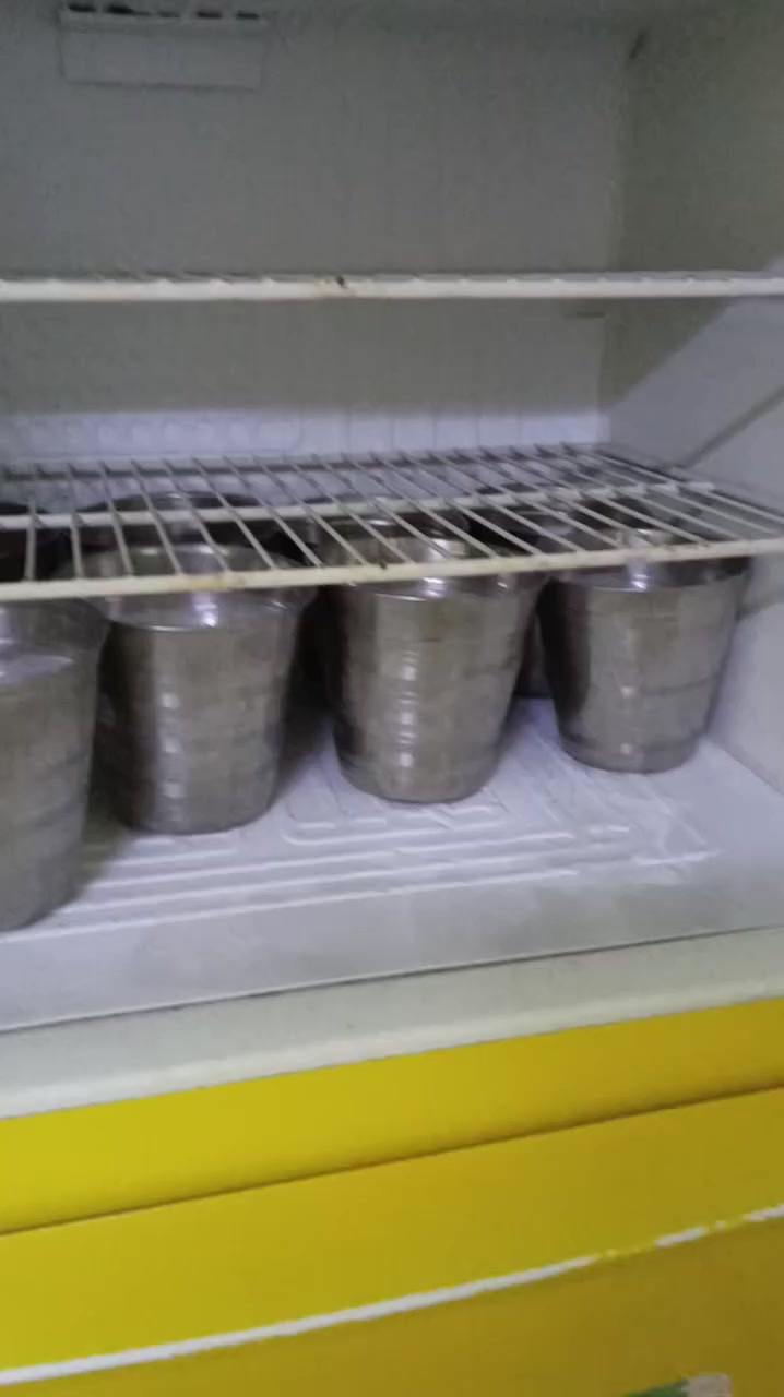 ثلاجه نضيفه ونضافته 90بل100سعر 200وبيه مجال وغساله اوغساله اوتماتيك 15كيلو سعر 150المكان بغداد الامين الثانيه ***********فقط وساب ***********
