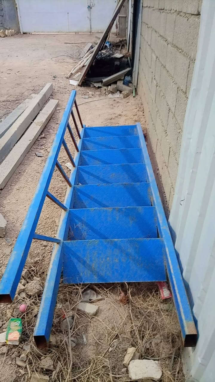 مرة خصت الادمن المحترم غراض للبيع كلة شغال ونضيف كلمن وسعرة وسعار مناسبة بفلس ونص راسلني وبيك خير وتدلل عنواني بغداد الدورة رقم***********
