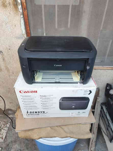 تتوفر طابعات كانون موديلات مختلفه 6020و  6000 2900 و 216 و 4010 و 4070 و 236  طابعات مال شركات مزاد الكل شغال لكن بيهم مشكال سحب مثل الورقه ماتسحب والكبار رمز وكلوب احمر نظافة الطابعة ٩٠ الى 70 % ابيع كل الطابعات دفعة واحد ماابيع مفرد 
والسعر ع الخاص او اتصال ***********
