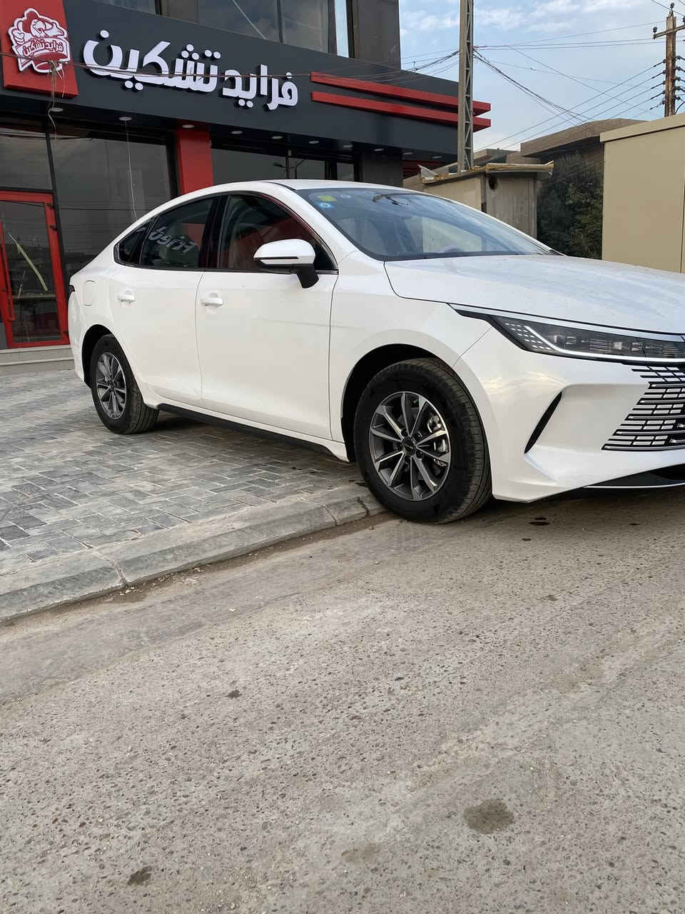 سلام عليكم BYD 2025 زيرو ماشية 1000 مواصفات معروفه شاشة قلاب لدات بصمة ابواب تشغيل عن بعد شاحنتها وياها جديدة مال سيارة ممفتوحه اشتريت شاحنة جديد بيها جهاز حماية مكاني غزالية *********** سعر 135 وبيها مجال
