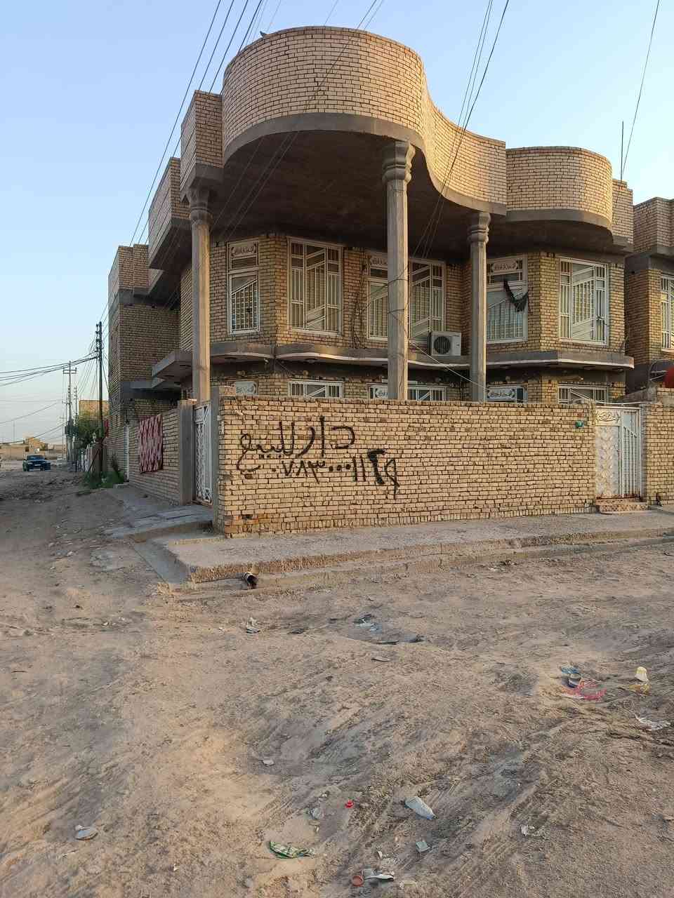 بيت للبيع مساحه 300متر طابو بسمي
البيت ركن على شارعين الشارع الرئيسي 15متر
الشارع الفرعي 15متر
العنوان الشطره حي الزهراء،،،،، بداية حي الزهراء 
غرب الجسر شارع الشهداء 
     تفاصيل البيت الاتصال عالرقم   ***********
