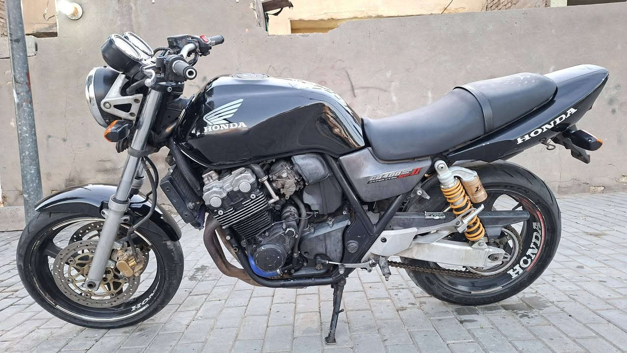 سلام عليكم/سيبي فور 400/هايبر/16ولف كفاله مكينه وكير دراجه مال حاويه وكل نقص مابيه وبعد احلى من صور ستيرن بلادي اصلي صالنصه كاربون فايبر اصليه كهربائيات كله كامله تايرات جدد اوراق كامله السعر13ونص مكاني بغداد والشراي يتصل***********
