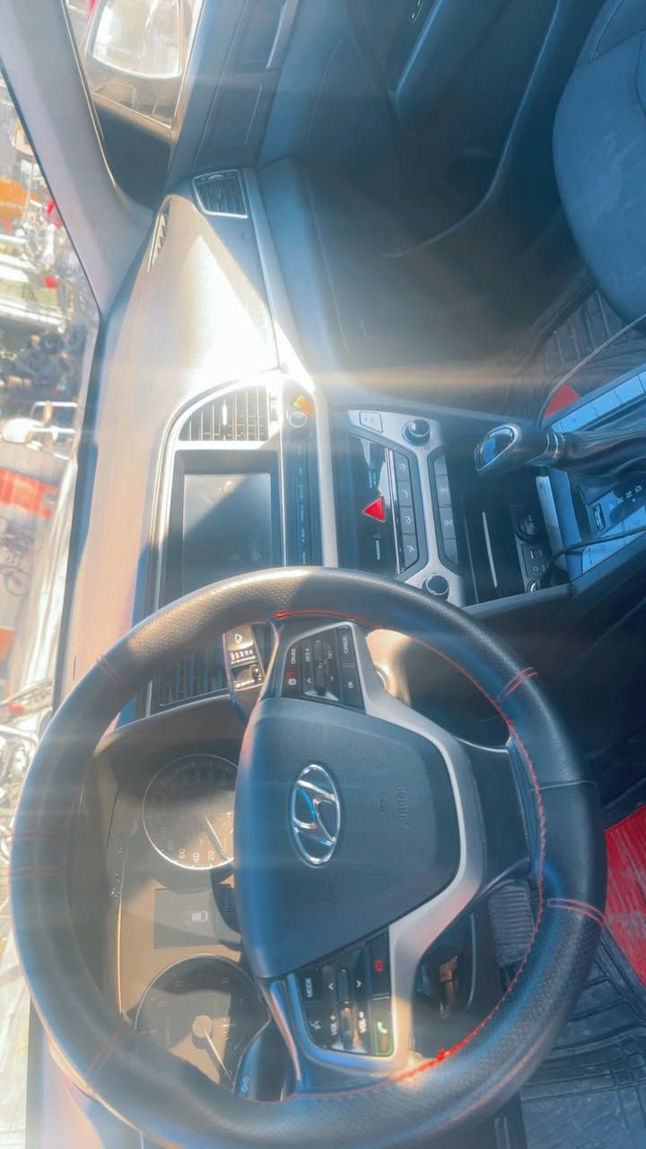 سلام عليكم النترا 18 لمتد فول وارد كندي حادثه فقط بابتين جه السايق ومبدلات اصلي بدون دواخل بدون ايرباك ماشيه 113 كيلو كير محرك كفاله ممفتوح برغي بيهن السعر 125$وبيه مجال حك الجيه مكاني بغداد الكرخ ***********
