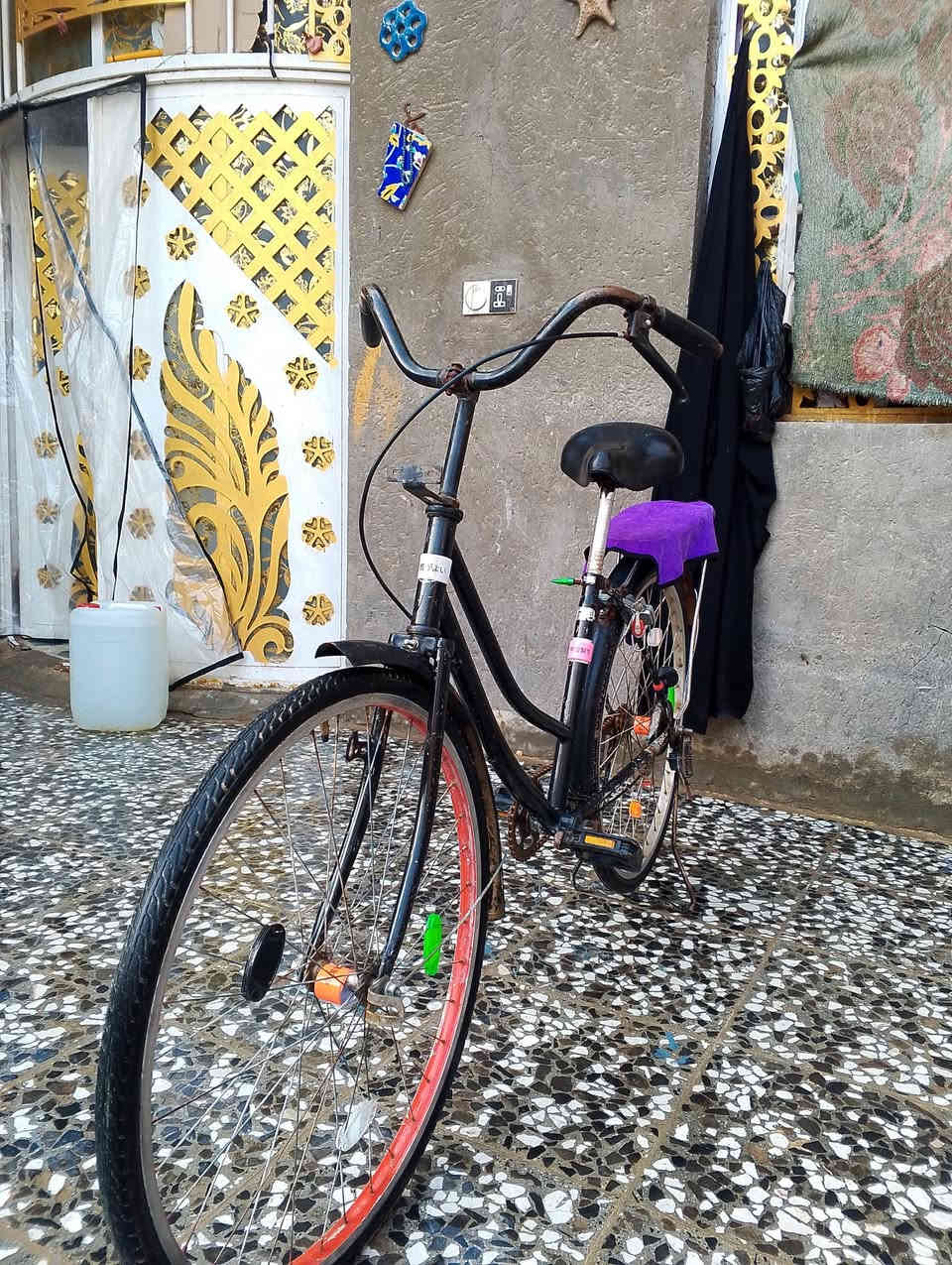 السلام عليكم بايسكل للبيع حجم 26 البايسكل كلشي مابي بي بس ازلوغ شويه المكان النجف الكوفه السعر 45 وبي مجال قليل الاتصال ***********
