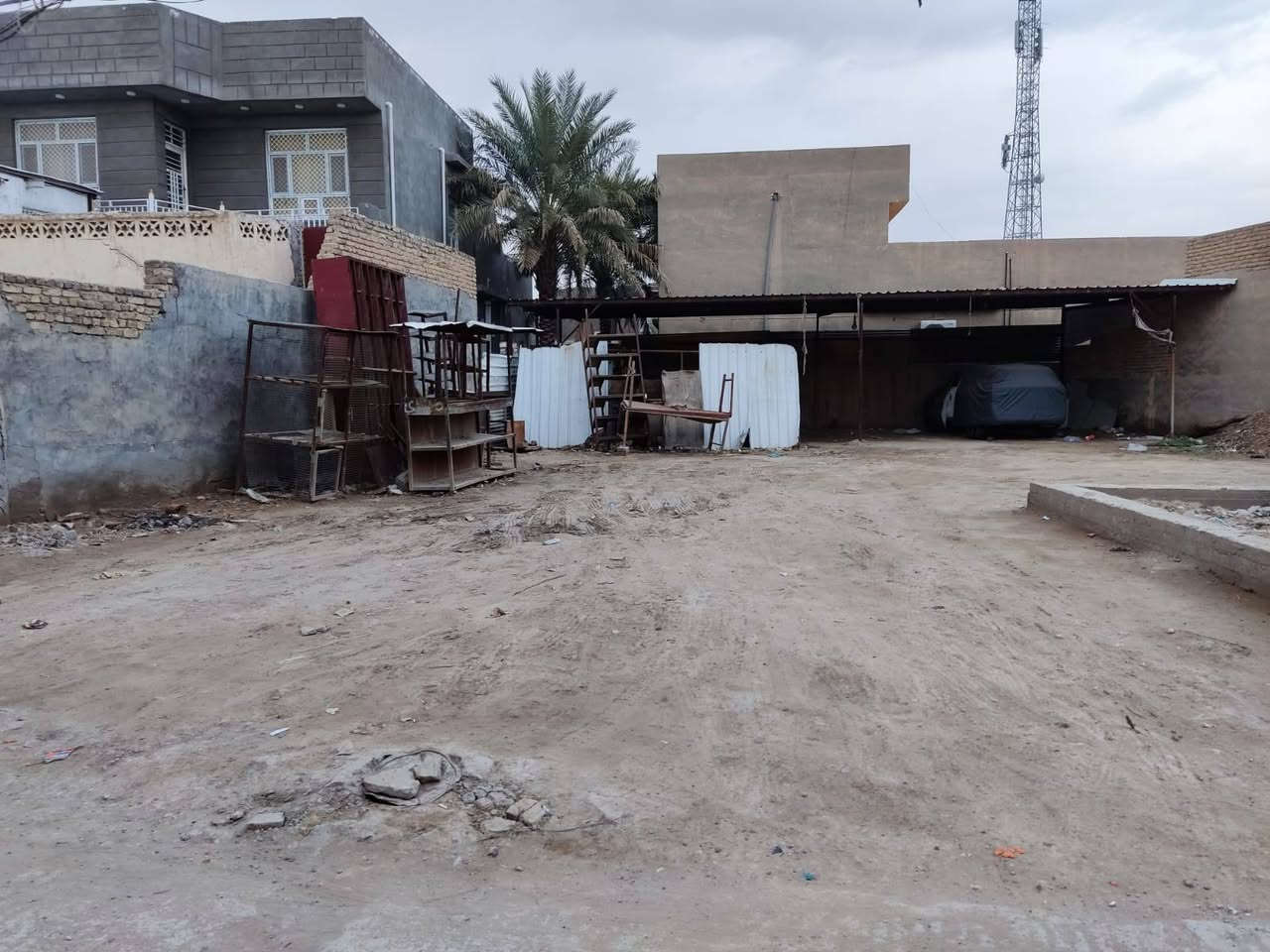 اللهم صل على محمد وآل محمد 
قطعة للبيع المساحه ٣٥٠متر 
طابو زراعي سند٢٥ خدمات مي وكهرباء وتبليط ومجاري العنوان حلة الطهمازية شارع العنون تبعد عن الشارع العام تقريبا ١٥٠متر 
***********
***********
ملاحظة / يوجد عدد من البيوت بانواع المساحات وعدد من القطع بانواع المساحات وقطع تجاريه وقطع قريبه جدا من مرقد العلوية شريفة ع واسعار مناسبه ويوجد قطع مساحات اكبر تريد الف متر او تريد دوانم اوبيوت وقطع طابو صرف
@إشارة
