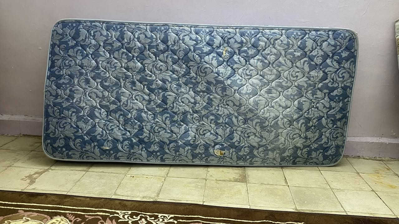 سلام عليكم جربايه نفر حديد ولرجول خشب مع دوشك ضغط اصلي السعر90 وبيه مجالللستفسار***********
