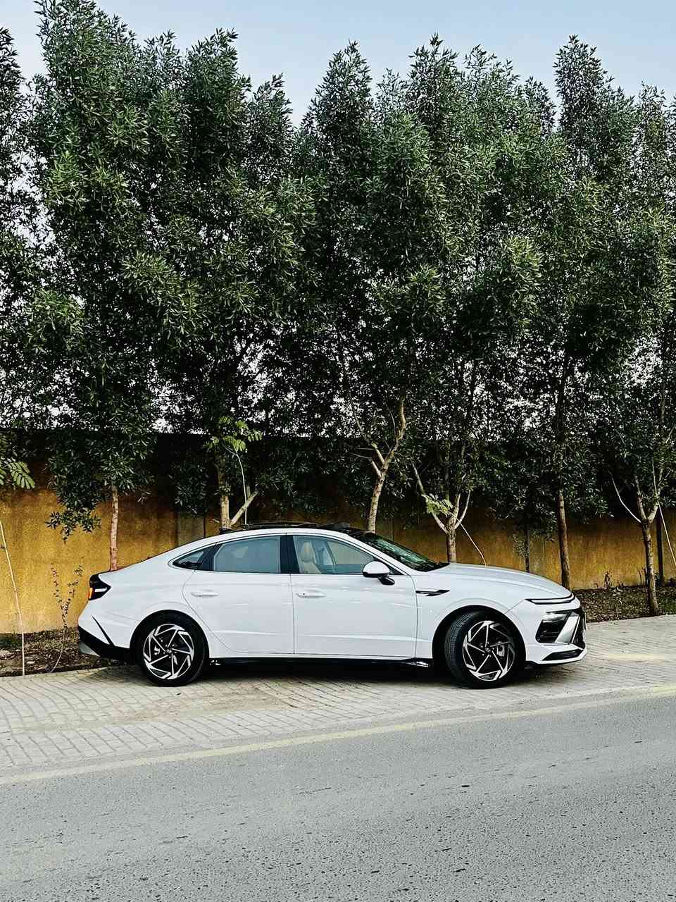 هونداي سوناتا خليجي كفاله عامه 2024
HYUNDAI Sonata 2024 

مرقم بغداد / حره باسمي التحويل ثاني يوم

خليجي 
ماشية 18 الف
موديل 2024
حجم المحرك 4cylinder 2.5L
مرتبط بناقل حركة أوتوماتيك 
بقوة 191 حصان 
 التشغيل بصمة 
تشغيل عن بعد 
بانوراما   
اريل نفكيتر 
حساسات أمامية 
حساسات خلفية 
لايت زينون + LED متصل 
بك لايت LED متصل 
قبضات أبواب من الألمنيوم
دخول بصمة ذكي 
حساسات ضغط الاطارات 
اشارة في المرايا الجانبية 
المرايا قابلة للطي كهرباء 
عدد AIR BAG 2
هاند بريك كهرباء 
ا ABS 
دشبول شاشة ديجيتال متصل 
شاشة Apple Car play 
كاميرا دوارة 
الانارة الداخلية LED 
مقود جلد حياكة 
شفتات مقود 
مثبت السرعة Cruise 
المودات والاوامر الصوتية 
ا Bluetooth    
شاحن هاتف Wireless 
مخرج منفذ الطاقة 
فحص نظام السيارة 
المقاعد جلد قرميدي 
حركة المقاعد الأمامية كهرباء  
المرآة الوسطية أوتو دم 
تبريد شاشة مناخين منفصلين 
قطعتين تبريد 
أوضاع القيادة Drive Mode 
أوتو هولد Auto Hold  
نظام مانع الانزلاق  
تطعيم الدواخل ألمنيوم 
ضمان شركه القلم  ثلاث سنوات أو 60,000 km  
مكانها بغداد 
للاستفسار 
***********فقط رصيد
***********فقط واتساب

السيارة مكفولة كفالة عامة
