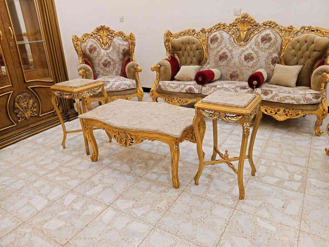 تخمزان مصري درجه اولى نظافه جيده 10 مقعد زائد طبله كبيره واثنين جانبيات المكان بغداد   *********** زائد فاترينه
