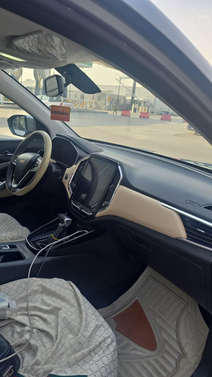 السلام عليكم
شيفروليت كابتيفيا بريمير 2024 
فول مواصفات محرك 4 سلندر 1500 تيربو 
بانورما تحكمات سترين شاشه جبيره 
ماشيه 21000 كيلو وكاله المنصور
30 مليون

***********
