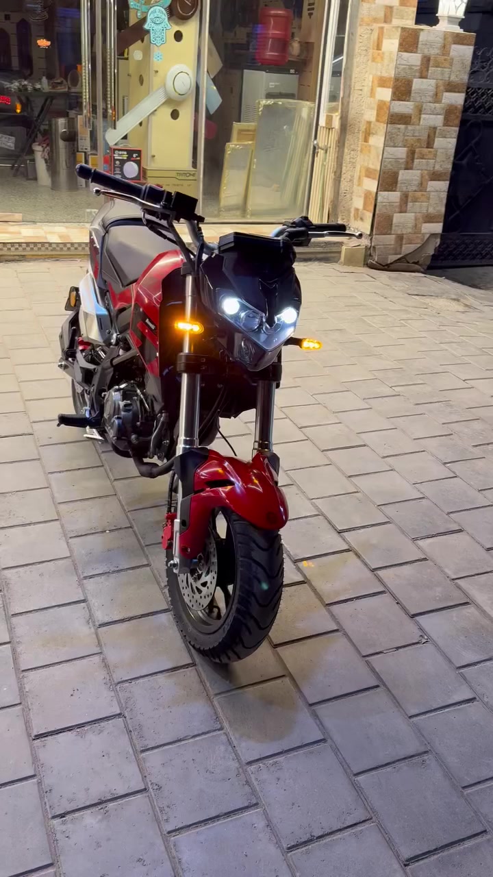 دراجه بنلي 135 الموديل 2025 مرقم أربيل سنويه  باسم الشركه ماشيه 4000 دبل سويج ورقه الشراء والكتلوك ودفتر ضمان دهن وفلتر بل شركه اصلي وبانزين محسن الدراجه جديده ومكفوله مكاني بغداد قرب جامع النداء اي استفسار خاص مفتوح واتس آب ايضا ***********
