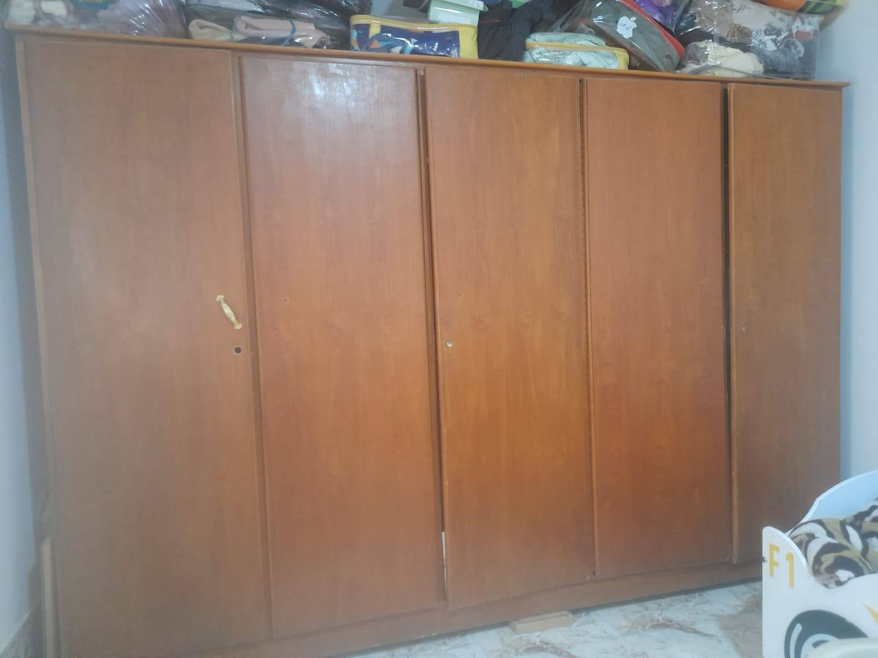 السلام عليكم مكلف بالنشر  غرفه اخشاب صاج للبيع السعر 300وبيهه مجال الاتصال على الرقم ***********
