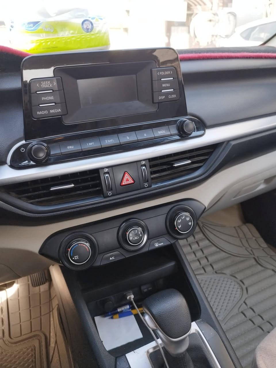 السلام عليكم سيراتو 22 ماشيه 65 بيها بارد باب خلفي وبيها صدعات 2 بالتكمه
مكاني نجف ***********
