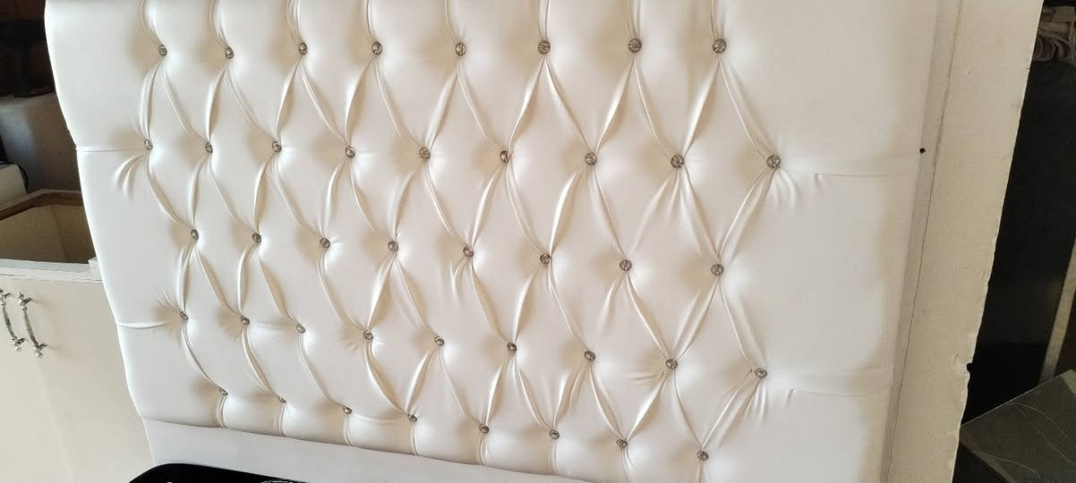 سیسەمی دوو نەفەری دەستکرد زۆر زۆر تازەو پاک دۆشەکی فوول اسفنج نەرم موادی اسڵی دەستکردە .حاجیاوا ***********
