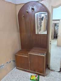 قنصور مع ميز مرايه السعر ٣٠الف الاتصال عالرقم07718814024