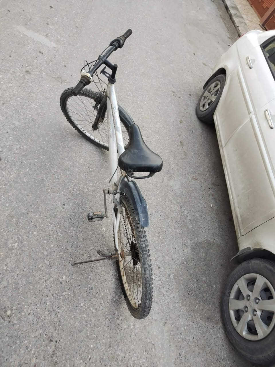 السلام عليكم 
بايسكل للبيع 🚴‍♀️🚴‍♀️🚴‍♀️🚴‍♀️
كير خلف 7نمر 
كير امامي 3نمر
تايات واجوابه جدد
والشه جديده كدام العين
السعر 70وبي مجال 
للاستفسار الاتصال على الارقام التالية 
***********
***********
