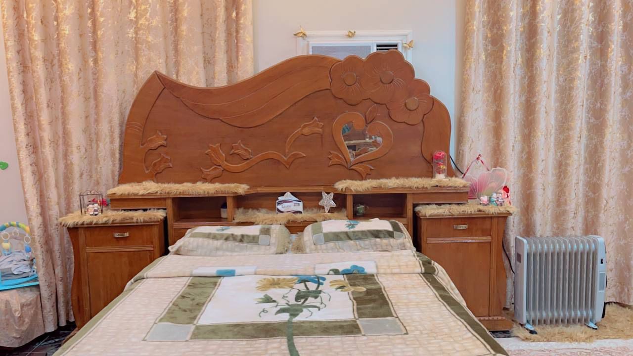 السلام عليكم 
مكلف بل نشر 
غرفه نوم للبيع 
سعر 1.200. بيها مجال 
رقم صاحب غرفه 
***********
