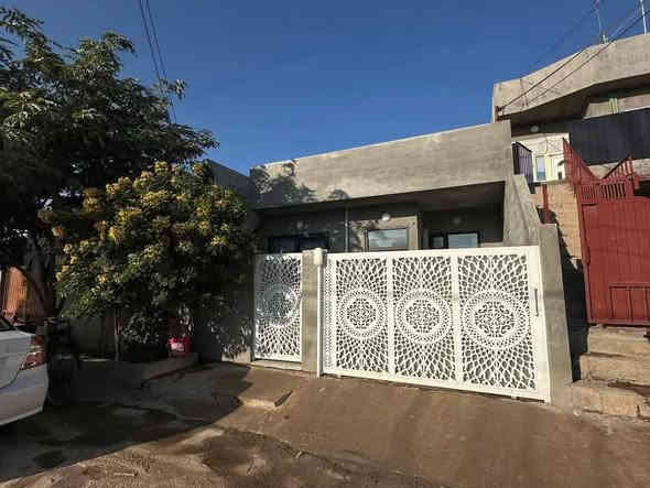 ناوازەترین خانووی سموود بۆ فرۆشتن 🏘️🏘️

سلام علیکم

#خانووی_نایاب بۆ فرۆشتن ✅🏘️
ناونیشان 📍 قەزای ڕزگاری (سموود)

◼️ گەڕەکی حەمرین 🌆🌃
◼️ خوار شارەوانی  
🔳تؤماري ئه نجومه ني وزيرانه به شه رتي وكاله 
◼️ ڕووبەری 8 بە 20 = 160 مەترە 📏📐 
◼️ شوێنێکی زۆۆر خۆش و دڵگیری هەیە 
◼️فوول مۆدێرن و سەردەمیانە کراوە

( دەرگاو پەنجەرەی ئەسڵی تورکی _ ک   باشترین و نایابترین مەوادی بیناسازی بۆ کراوە ✅✅

🔴 ژوورەکانی ئەم خانووە پێکهاتووە لە ⬇️

🔶 میوان 🪑🚪
🔶 مساعد مطبخ ☕🫖
🔶 مطبخ ☕🍽️
🔶 هۆڵێک 🖼️
🔶 سێ نوستن 🛋️🛏️
🔶 ڕۆشنایی 🪟
🔶 دوو مشتەمەلات 🛁🚿
✅ ژورورێکی گەورەشی لسەرەوە هەیە 
 

بؤه زانيني نرخي ئه م خانوانه خاليك له كوميند دانه

بؤ زانيارى زياتر پةيوندى بكةن بة يةكيك لةم ژمارانةى خوارةوة👇
📞☎️
***********
 

ناونیشانی نوسینگە خؤرنةوةزان ◀️ بەرمبەر مزگەوتی  ئاسودة  

ئێوەی بەڕێزیش هەر موڵکێکتان هەبوو بۆ فرۆشتن یان ویستان بیکڕن دەتوانن ڕەسم و زانیارییەکانتان بنێرن بۆ ژمارە ڤایبەری 📳✅***********
