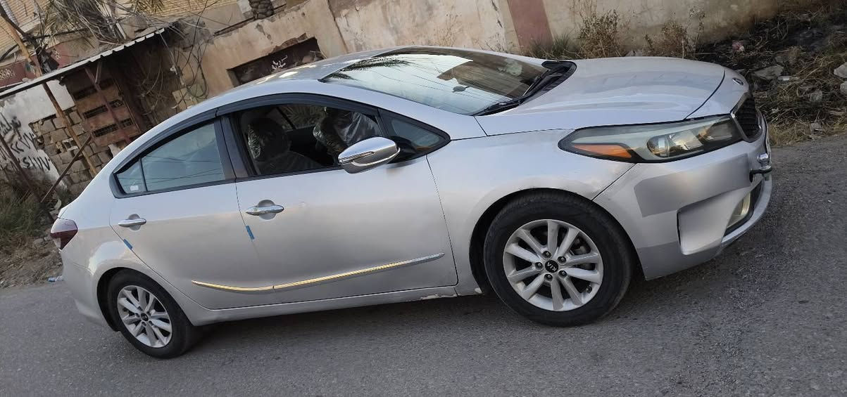 🚗 كيا فورتي 2017 - وارد أمريكي 
المواصفات:
 المحرك: 2000 دوش 
 اللون: سلفر
 الرقم: سليمانية وباسمي (التحويل مضمون)
 المكان: ديالى 
 سياره حلوووه وجديده ونضيفه 
سونارها مرفق
—————————-
 السيارة بدون أي حادث قوي وبدون كص نهائياً.
 لغد  شاصي ١٠٠/١٠٠
بس شغله وحده بيهاا بيه خيط بداية تبخير 
💰 السعر: ٩٥ ورقة وبيها مجال 
وللمعلومات امانة الله لابياع ولاشراي مالتي مال البيت بس نطلبت وضايقت وردت ابيع 

📞 للاستفسار والتواصل:
 واتساب أو اتصال: ***********
