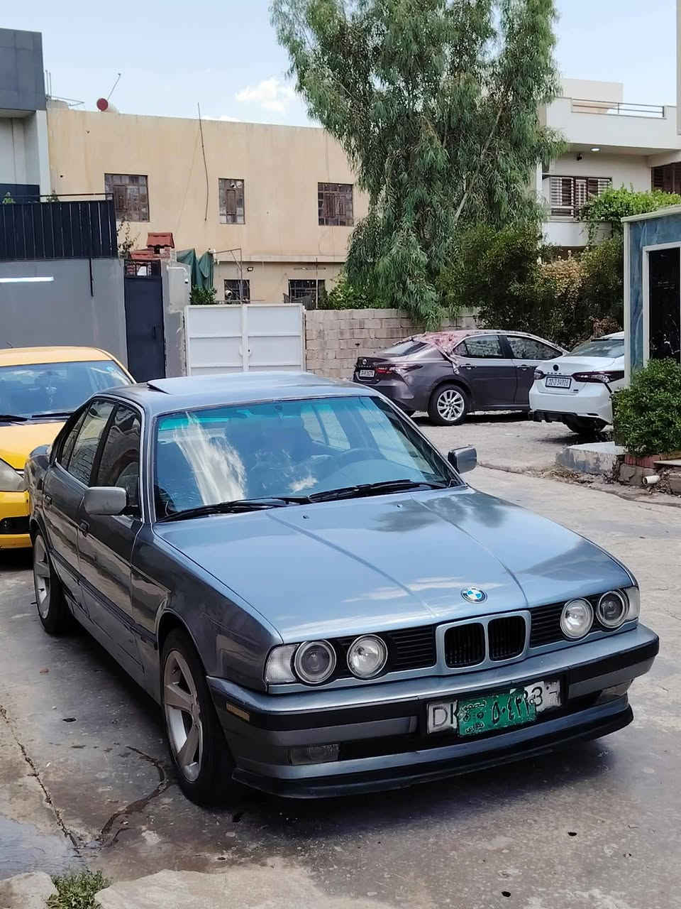 سلام عليكم pmw 525 محرك 28 مال صقر كير عادي اكسن بطناش صاروخ شلعة ومعدل تبريد ثلج تدفئه طخم خلفي وامامي  جديد  سيارة بدون ضرر أو تبديل صبغ قبل شهرين موديل 89 سنويا بيضه سلايت طكتين جامات أماميا كهرب مرايات مال صقر ويل هامان 17 تواير جديد  شرط التحويل السعر 40 وبيها مجال وترهم مقدمه والباقي قصد أو مدة مع الضمانات ...***********
