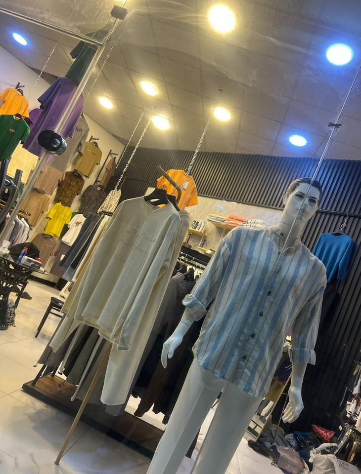 🔥🔥مستلزمات محل ملابس كامله بدون نقص للبيع🔥🔥
غراض محل ملابس كامله فقط غراض للمحل  كلشيي متوفرر بي ستانات و ورفوف وتعاليك خير من الله وبضاعه صيفي و شتوي و سبلت وطاوله وكراسي وتكرم كم قطعه احذيه وملابس داخليه وشفقات جواريب كلشي جاهز يجي اخذ غراض كامله تجي تاخذ غراض وتروح تأجر محل وراسك بارد وبنص سعر السوك محل كامل مكمل اي نقص ما بي 
وتساب : ***********
الهاتف: ***********
