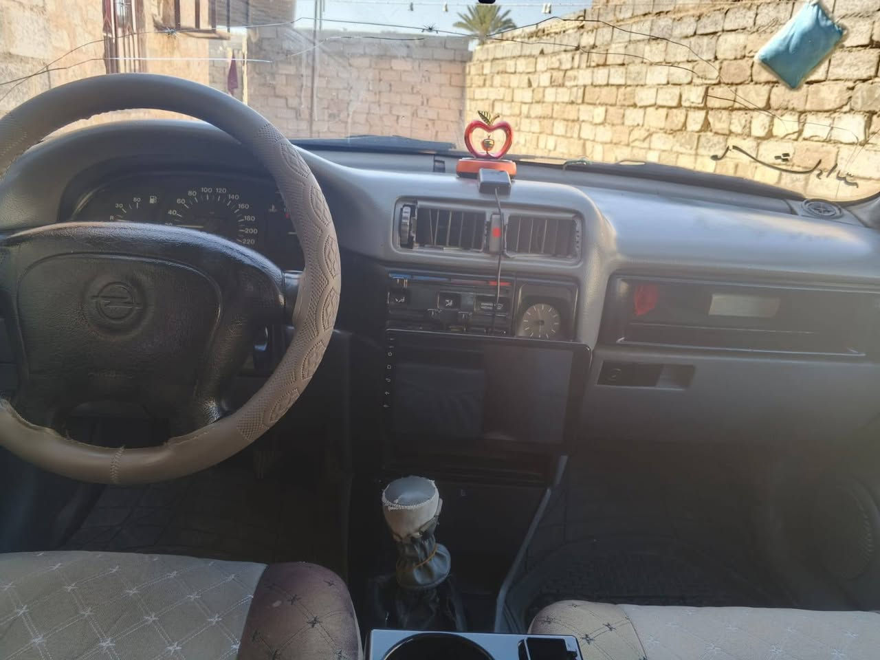 للبيع... 
اوبل فكترا
  موديل :93
محرك 2000
كهربائيات فول
حداديه ممتازه 
تخم تاير
مابيها قطرة صبغ .. مبدل بيها بنيد 
السياره نضيفه ومابيها خويس 
رقم بغداد 
عارضها ب 37 وبيها مجال للشراي 
وترهم مراوس ب لوڤ مال مزاد 
‏‪***********‬‏
